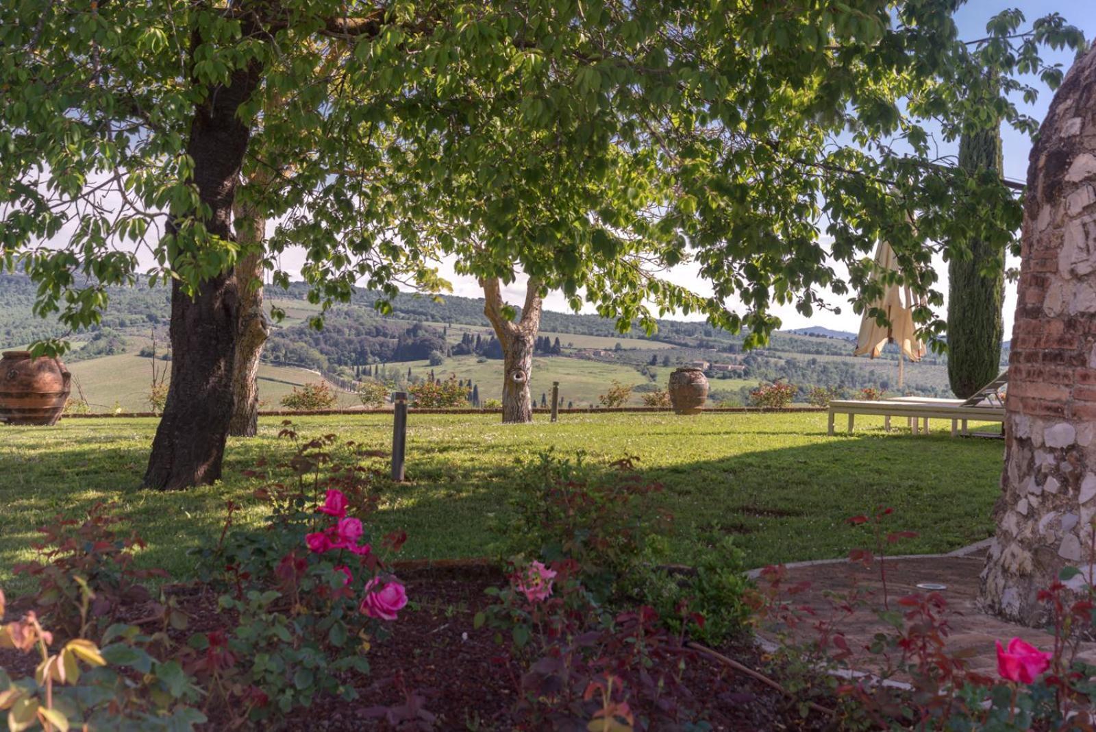 Villa Il Castagno Wine & Resort Siena Buitenkant foto