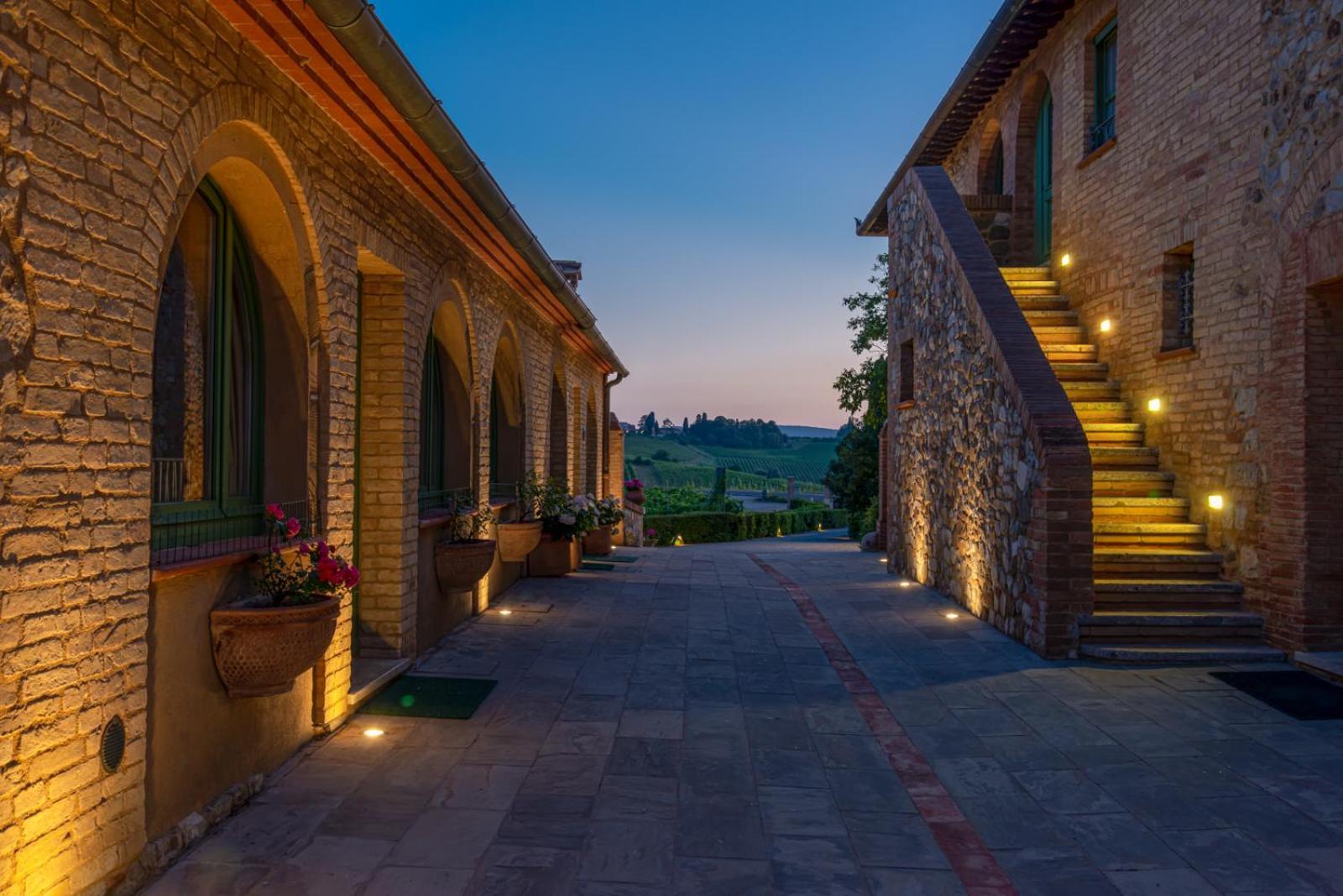 Villa Il Castagno Wine & Resort Siena Buitenkant foto